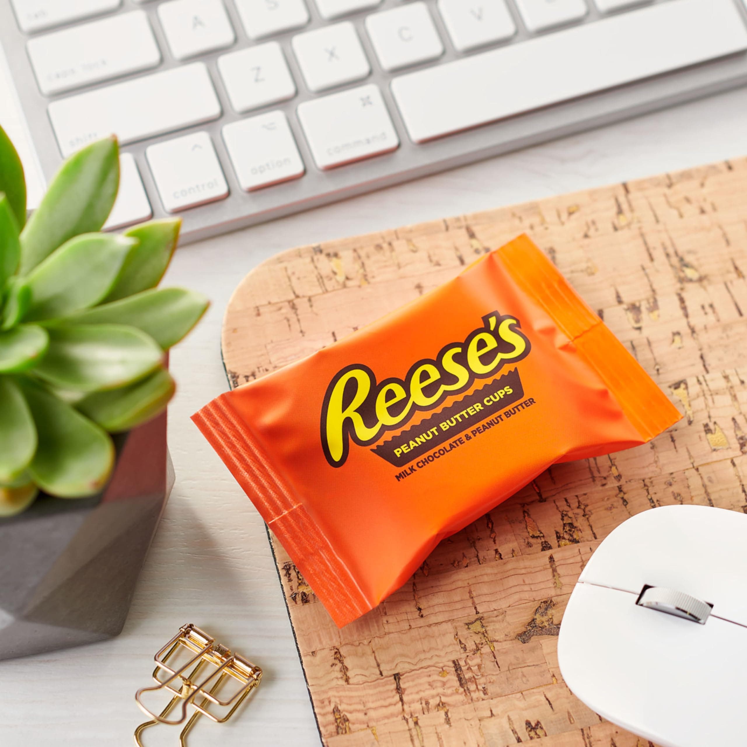 REESE'S Milk Chocolate Snack Size Peanut Butter Cups, Candy Jumbo Bag, 19.5 oz thumbnail 6