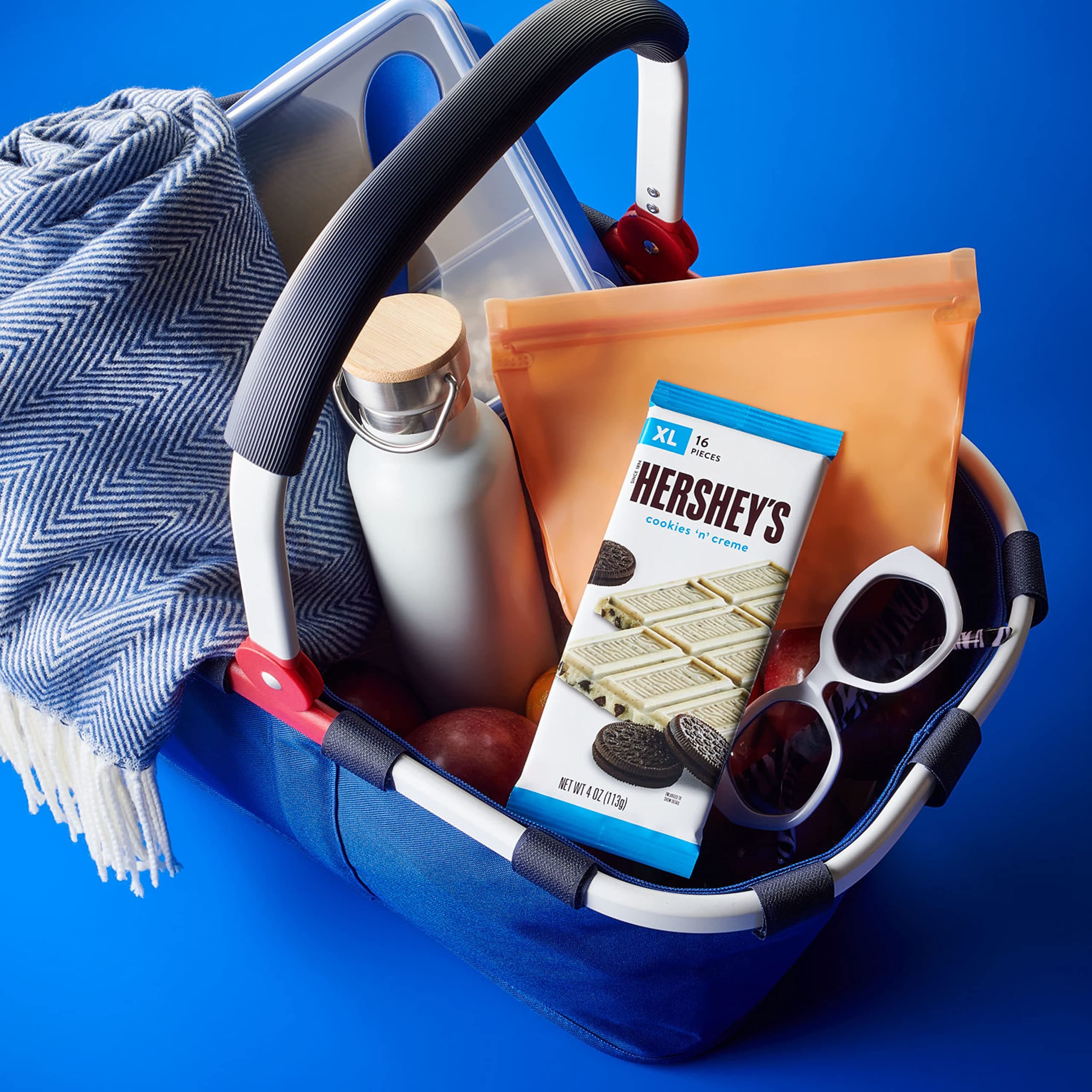 HERSHEY'S Cookies 'n' Creme XL, Candy Bar, 4 oz (16 Pieces) thumbnail 6